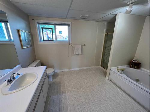 301-25518 505B Township, Rural Yellowhead County, AB - Indoor Photo Showing Bathroom