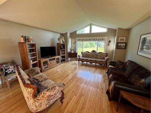 301-25518 505B Township, Rural Yellowhead County, AB - Indoor Photo Showing Living Room