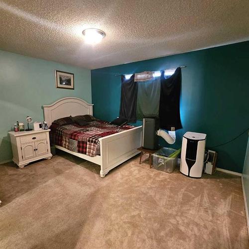 5014 9 Avenue, Edson, AB - Indoor Photo Showing Bedroom