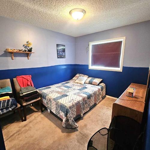 5014 9 Avenue, Edson, AB - Indoor Photo Showing Bedroom