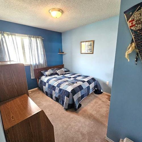 5014 9 Avenue, Edson, AB - Indoor Photo Showing Bedroom