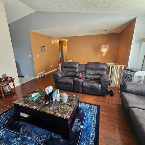 5014 9 Avenue, Edson, AB - Indoor Photo Showing Living Room