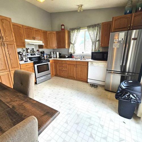 5014 9 Avenue, Edson, AB - Indoor Photo Showing Kitchen With Double Sink