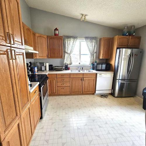 5014 9 Avenue, Edson, AB - Indoor Photo Showing Kitchen With Double Sink