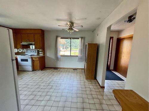 18501 Township Road 521A, Rural Yellowhead County, AB - Indoor Photo Showing Kitchen