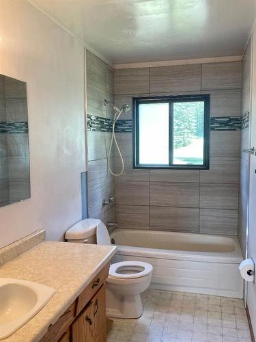 18501 Township Road 521A, Rural Yellowhead County, AB - Indoor Photo Showing Bathroom