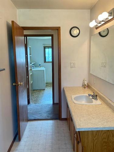 18501 Township Road 521A, Rural Yellowhead County, AB - Indoor Photo Showing Bathroom