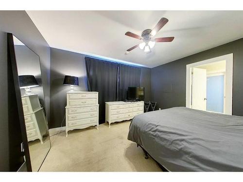 320 5 Street Ne, Slave Lake, AB - Indoor Photo Showing Bedroom