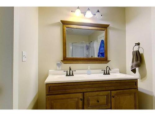 320 5 Street Ne, Slave Lake, AB - Indoor Photo Showing Bathroom