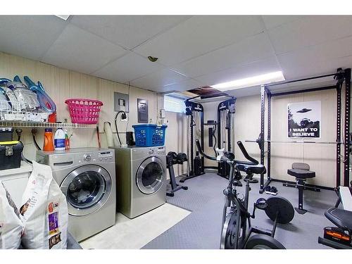 320 5 Street Ne, Slave Lake, AB - Indoor Photo Showing Laundry Room