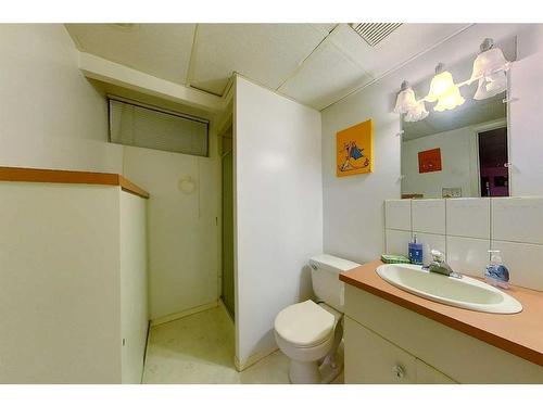 320 5 Street Ne, Slave Lake, AB - Indoor Photo Showing Bathroom