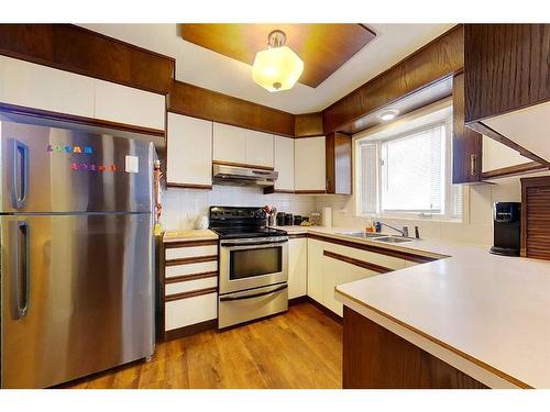 320 5 Street Ne, Slave Lake, AB - Indoor Photo Showing Kitchen With Double Sink