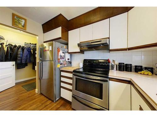 320 5 Street Ne, Slave Lake, AB - Indoor Photo Showing Kitchen