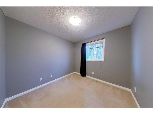 109-116 6 Avenue Ne, Slave Lake, AB - Indoor Photo Showing Other Room