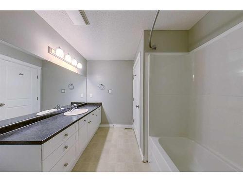 109-116 6 Avenue Ne, Slave Lake, AB - Indoor Photo Showing Bathroom