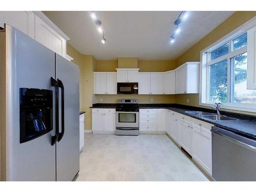 109-116 6 Avenue Ne, Slave Lake, AB - Indoor Photo Showing Kitchen With Double Sink