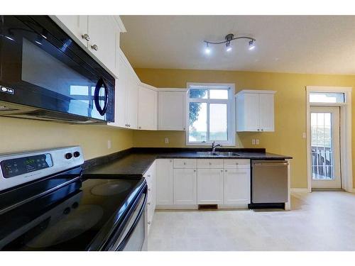 109-116 6 Avenue Ne, Slave Lake, AB - Indoor Photo Showing Kitchen With Double Sink