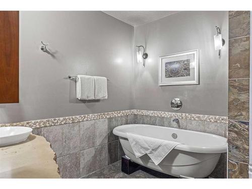 305-191 Kananaskis Way, Canmore, AB - Indoor Photo Showing Bathroom