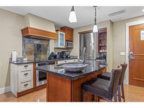 305-191 Kananaskis Way, Canmore, AB - Indoor Photo Showing Kitchen