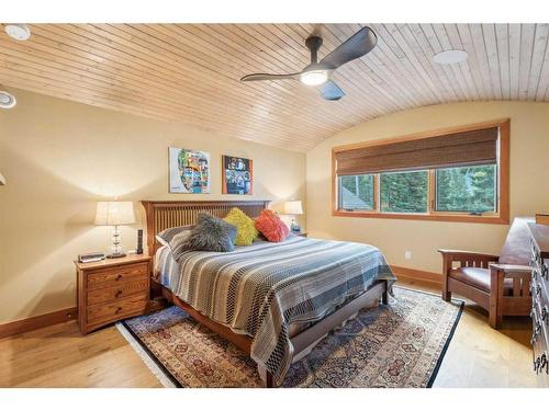 517 4Th Street, Canmore, AB - Indoor Photo Showing Bedroom