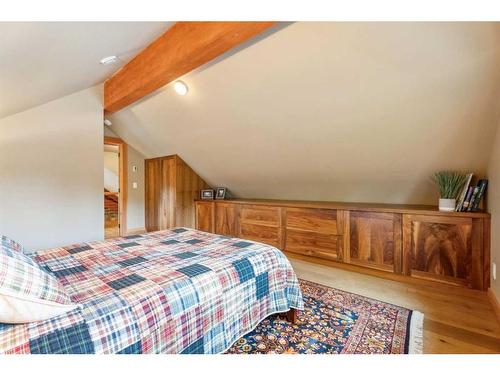 517 4Th Street, Canmore, AB - Indoor Photo Showing Bedroom