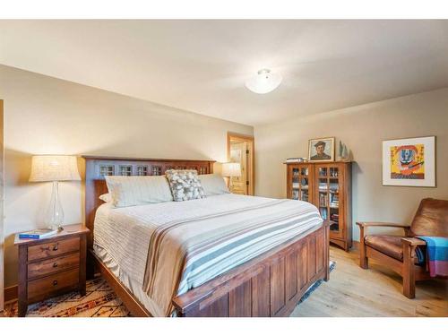 517 4Th Street, Canmore, AB - Indoor Photo Showing Bedroom