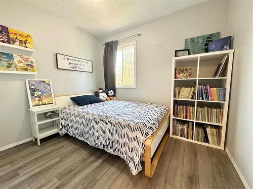 43 Kimzey Crossing, Whitecourt, AB - Indoor Photo Showing Bedroom