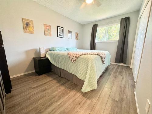 43 Kimzey Crossing, Whitecourt, AB - Indoor Photo Showing Bedroom