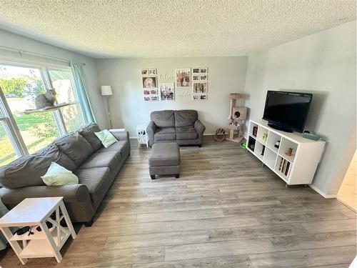 43 Kimzey Crossing, Whitecourt, AB - Indoor Photo Showing Living Room