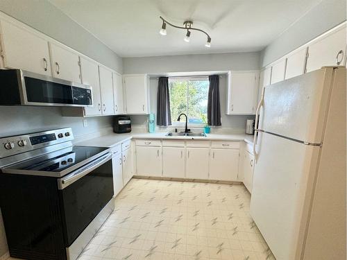 43 Kimzey Crossing, Whitecourt, AB - Indoor Photo Showing Kitchen With Double Sink