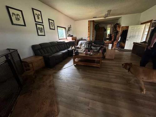 16107 Township Road 540A, Rural Yellowhead County, AB - Indoor Photo Showing Living Room