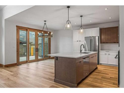 1308 Three Sisters Parkway, Canmore, AB - Indoor Photo Showing Kitchen With Upgraded Kitchen