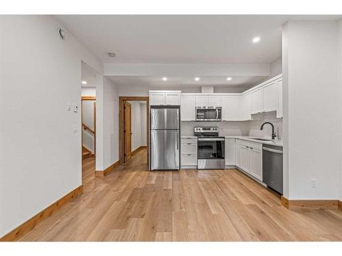 1308 Three Sisters Parkway, Canmore, AB - Indoor Photo Showing Kitchen