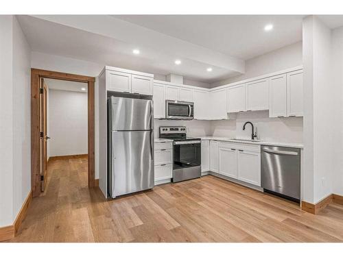 1308 Three Sisters Parkway, Canmore, AB - Indoor Photo Showing Kitchen