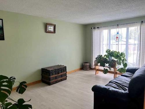 10645 105 Avenue, Grande Cache, AB - Indoor Photo Showing Living Room