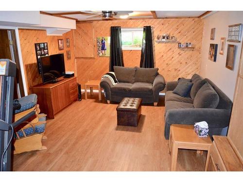 652023 Range Road 223.5, Rural Athabasca County, AB - Indoor Photo Showing Living Room