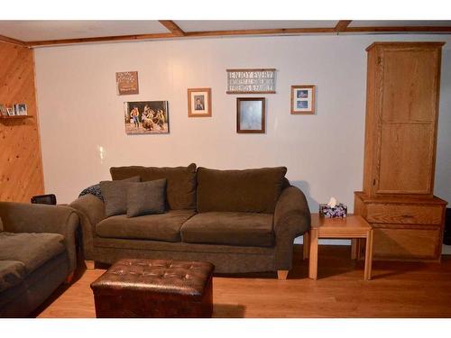 652023 Range Road 223.5, Rural Athabasca County, AB - Indoor Photo Showing Living Room