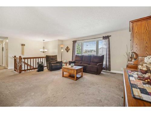 4902 17 Avenue, Edson, AB - Indoor Photo Showing Living Room