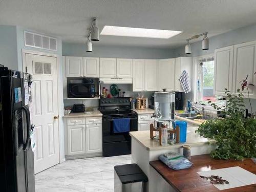 10983 Grande Avenue, Grande Cache, AB - Indoor Photo Showing Kitchen