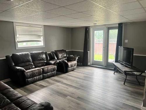 11231 Leonard Street, Grande Cache, AB - Indoor Photo Showing Living Room