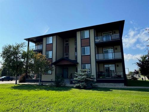 104-605 6 Avenue Se, Slave Lake, AB - Outdoor With Balcony With Facade