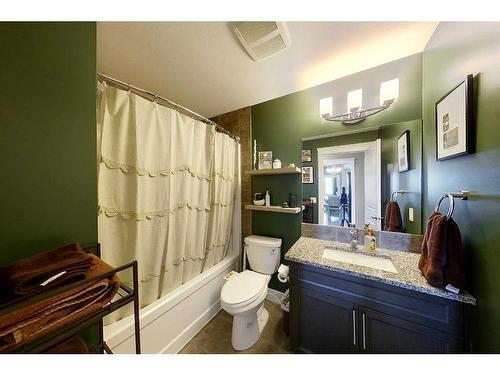 104-605 6 Avenue Se, Slave Lake, AB - Indoor Photo Showing Bathroom