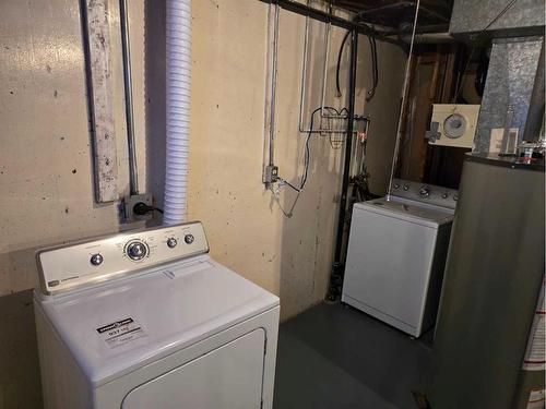 607 7 Avenue, Fox Creek, AB - Indoor Photo Showing Laundry Room