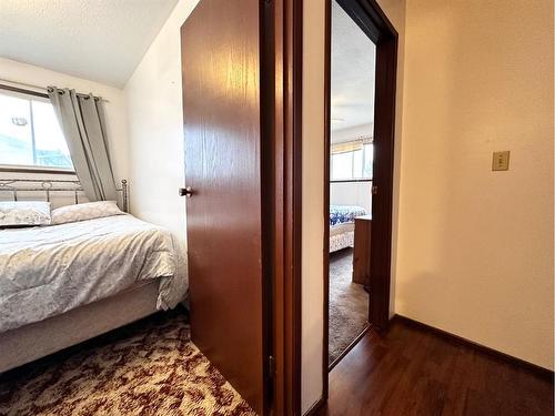 4705 46 Avenue, Mayerthorpe, AB - Indoor Photo Showing Bedroom