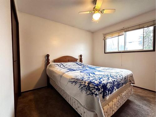 4705 46 Avenue, Mayerthorpe, AB - Indoor Photo Showing Bedroom