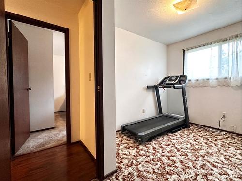 4705 46 Avenue, Mayerthorpe, AB - Indoor Photo Showing Gym Room