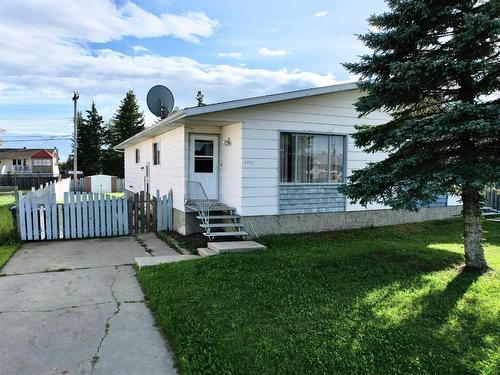 4705 46 Avenue, Mayerthorpe, AB - Outdoor