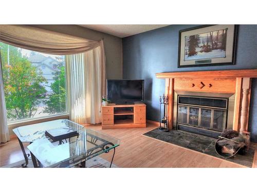 319 Silvertip Close, Canmore, AB - Indoor Photo Showing Living Room With Fireplace