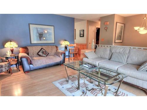 319 Silvertip Close, Canmore, AB - Indoor Photo Showing Living Room