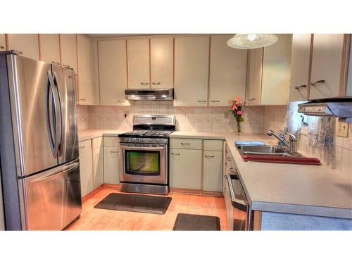 319 Silvertip Close, Canmore, AB - Indoor Photo Showing Kitchen With Double Sink